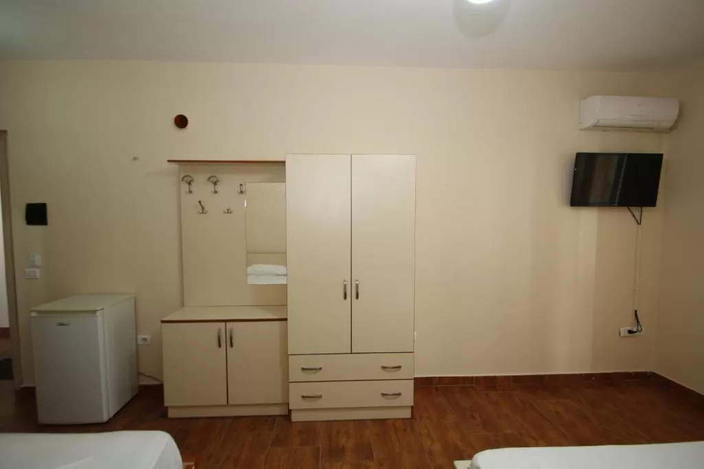 Classic triple room11.jpg